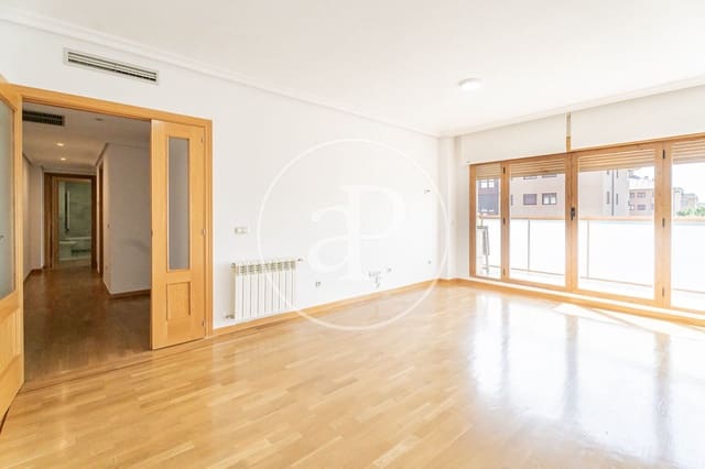 2 bedroom Apartment for rent in Valverde, Madrid city with pool garage - € 1,850 (Ref: 9861883)