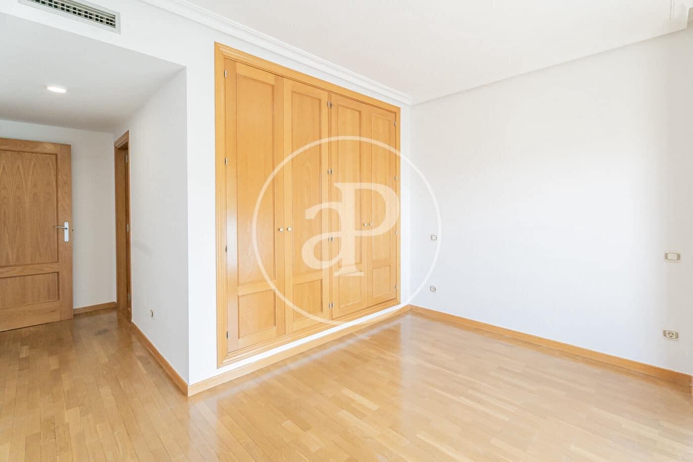 2 bedroom Apartment for rent in Madrid city with pool garage - € 1,850 (Ref: 9861883)