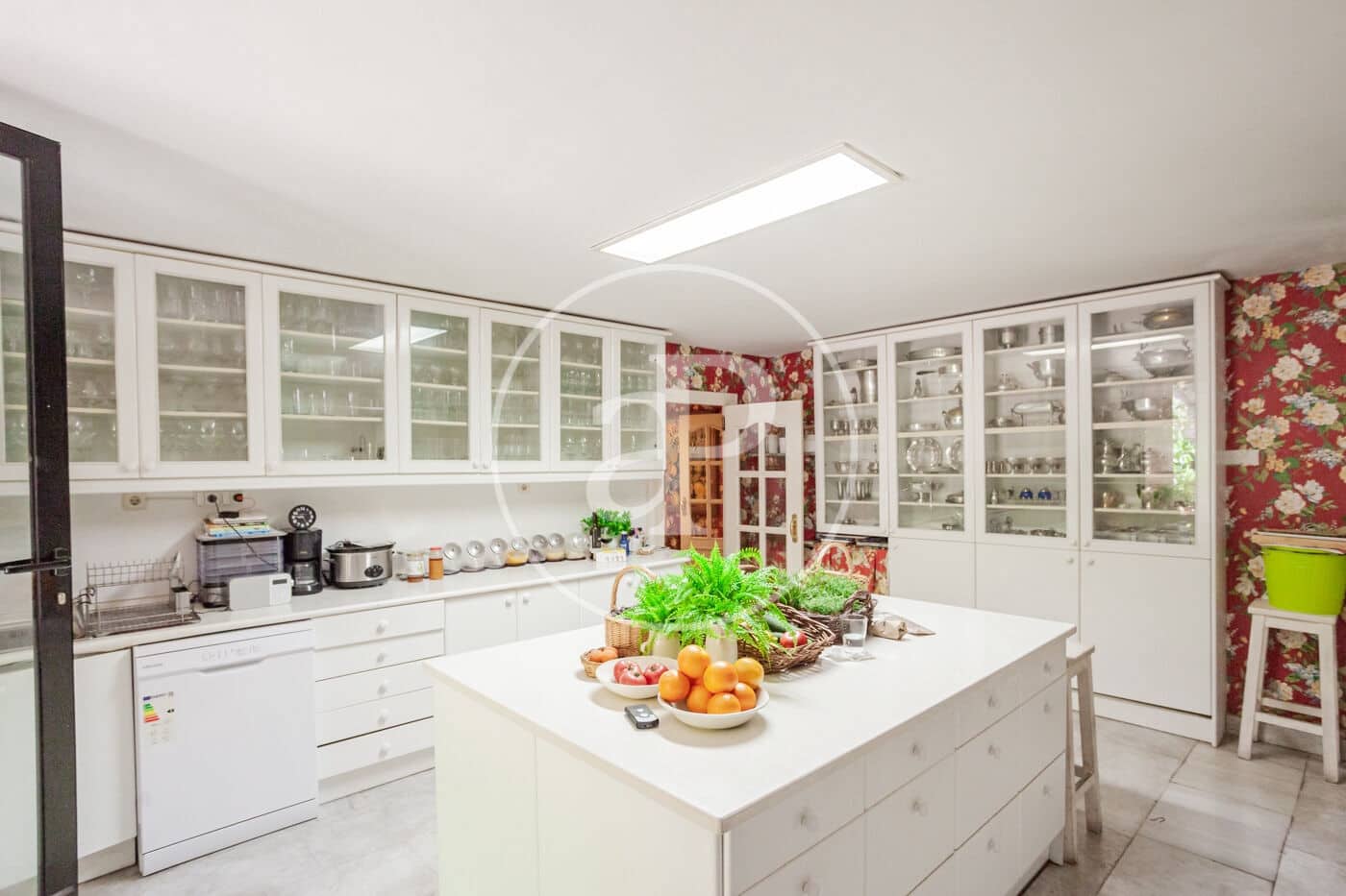 5 bedroom Villa for sale in Las Rozas de Madrid with pool - € 1,100,000 (Ref: 9865213)