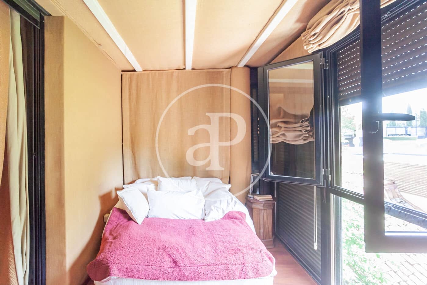 5 bedroom Villa for sale in Las Rozas de Madrid with pool - € 1,100,000 (Ref: 9865213)
