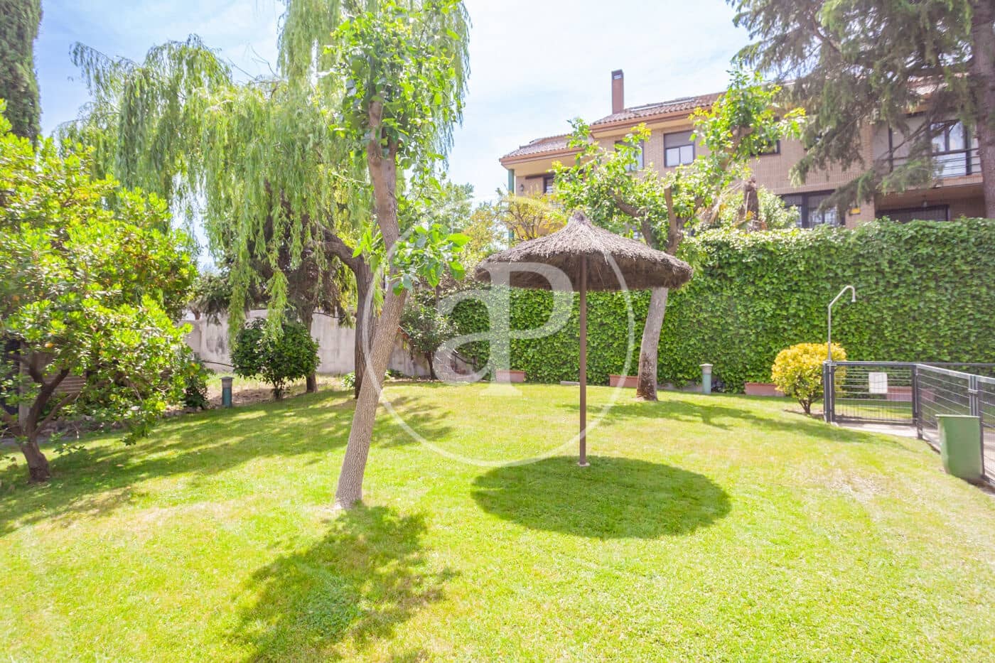 5 bedroom Villa for sale in Las Rozas de Madrid with pool - € 1,100,000 (Ref: 9865213)