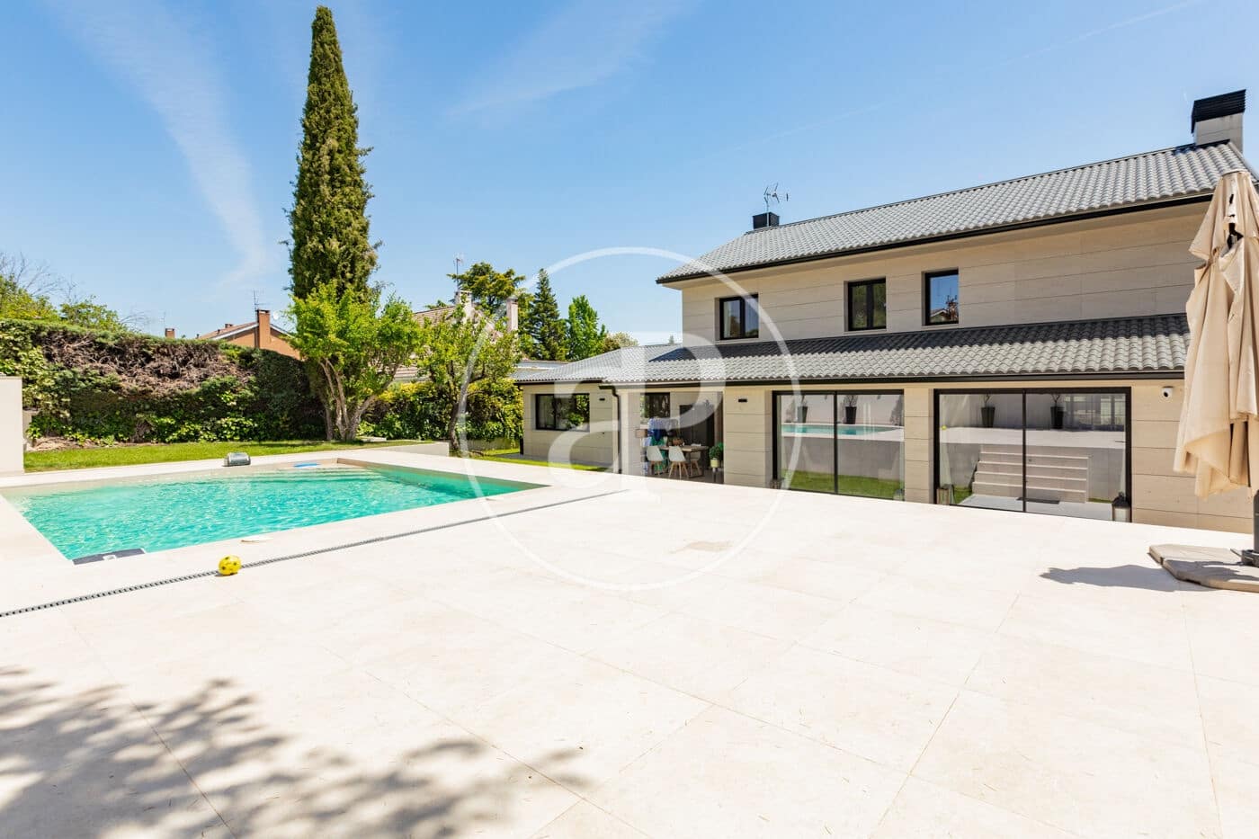 6 bedroom Villa for sale in Pozuelo de Alarcon with pool - € 2,760,000 (Ref: 9867029)