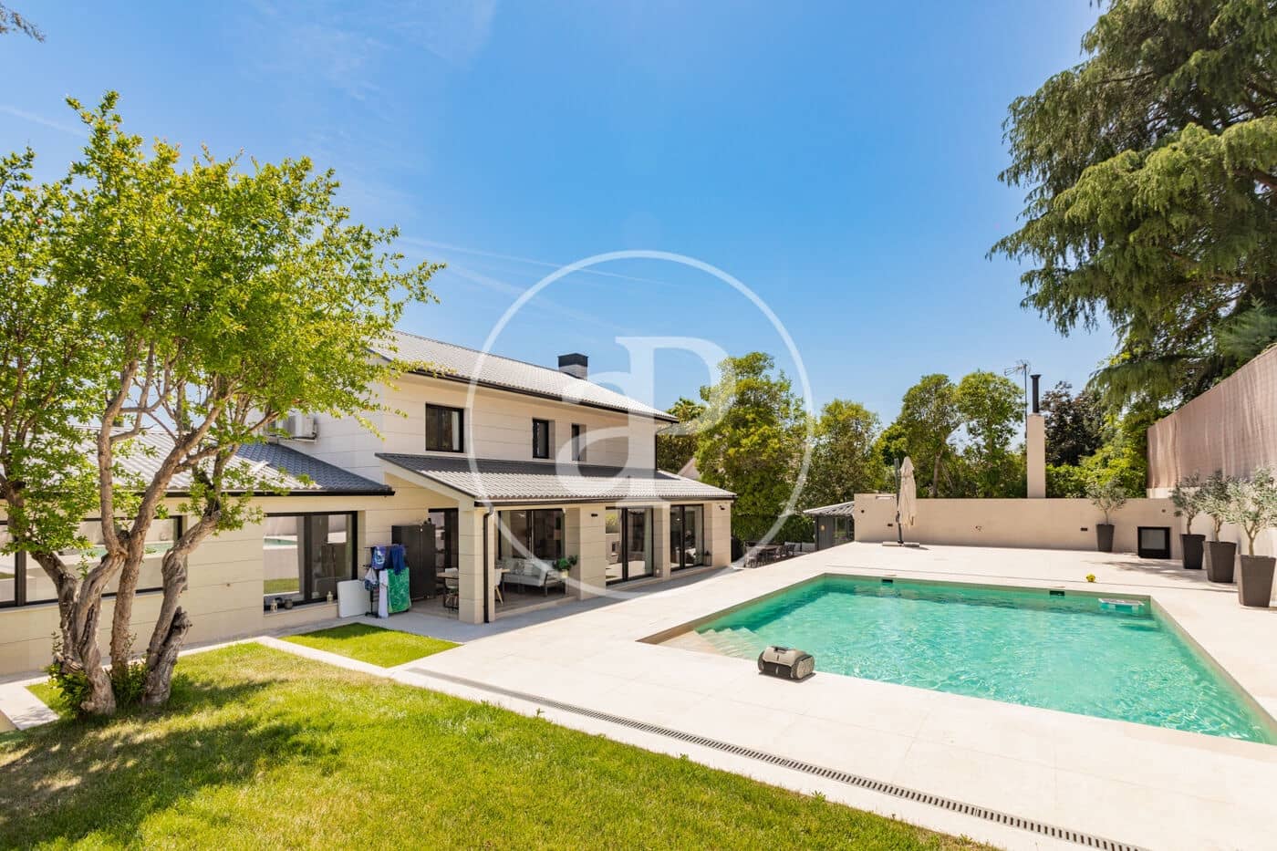 6 bedroom Villa for sale in Pozuelo de Alarcon with pool - € 2,760,000 (Ref: 9867029)