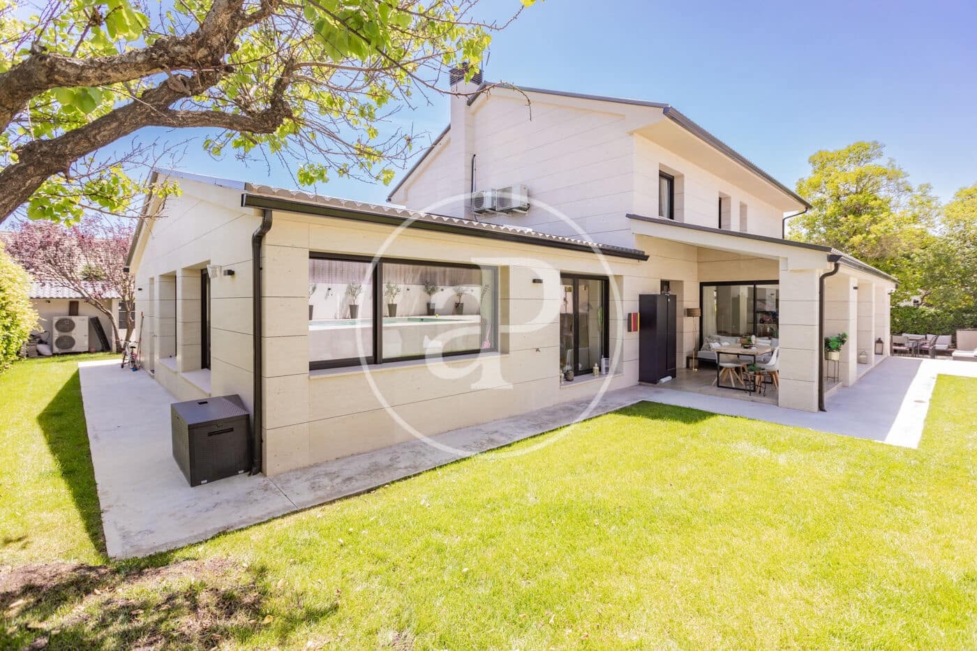 6 bedroom Villa for sale in Pozuelo de Alarcon with pool - € 2,760,000 (Ref: 9867029)