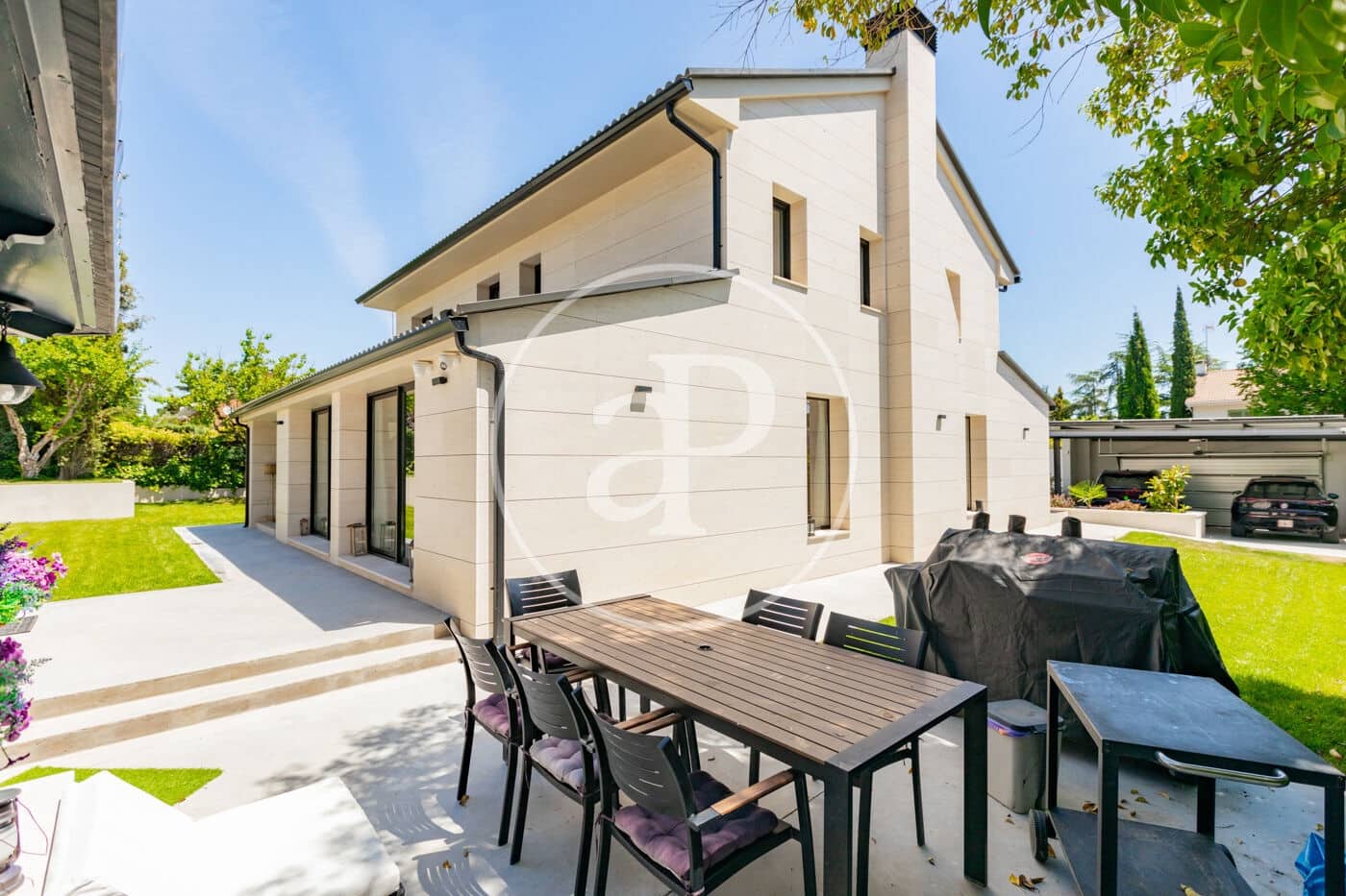 6 bedroom Villa for sale in Pozuelo de Alarcon with pool - € 2,760,000 (Ref: 9867029)
