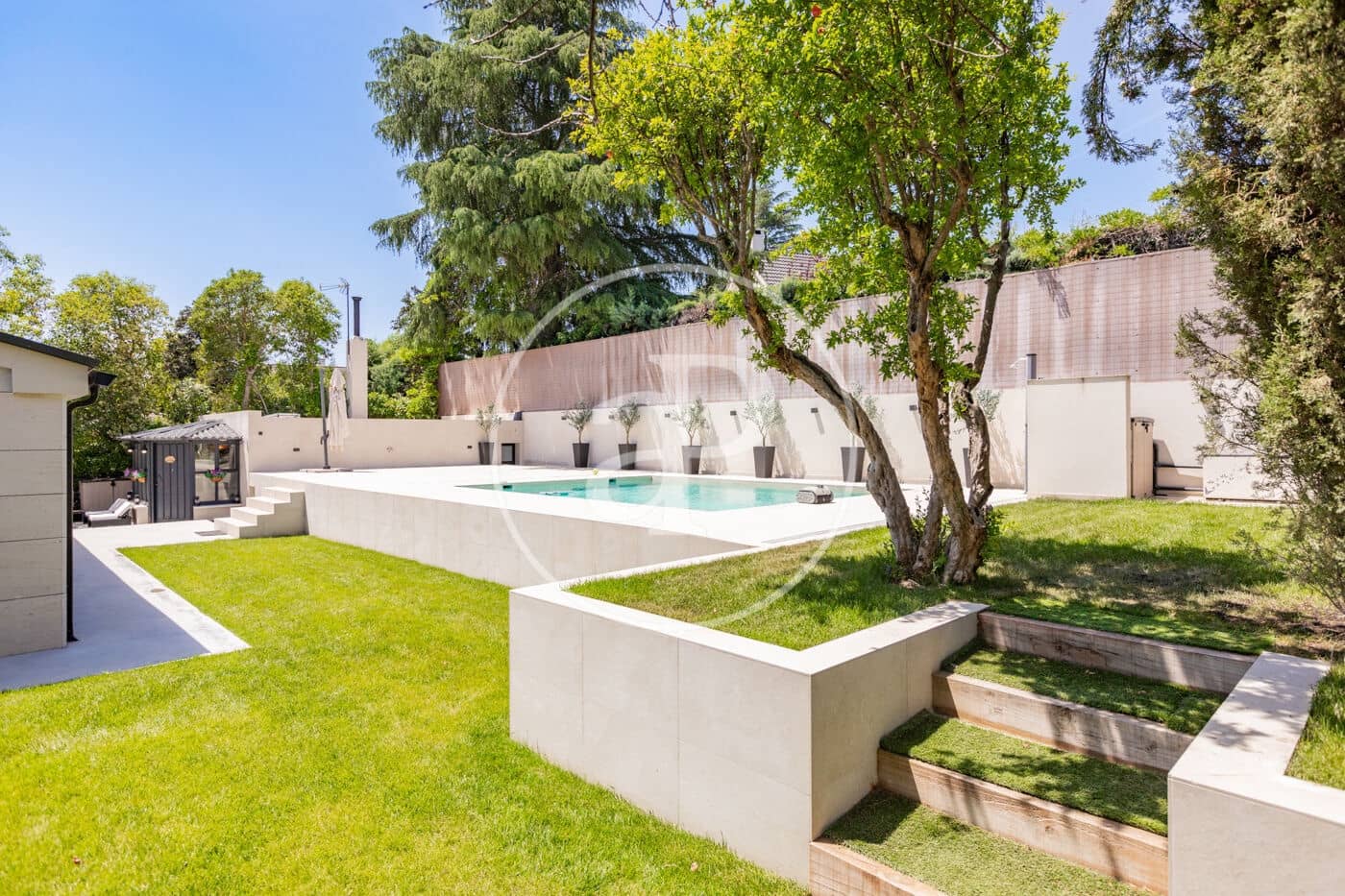 6 bedroom Villa for sale in Pozuelo de Alarcon with pool - € 2,760,000 (Ref: 9867029)