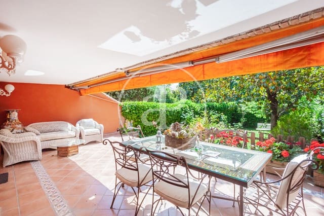 6 chambre Villa/Maison à vendre à Aravaca, Madrid ville avec piscine - 1 990 000 € (Ref: 9876450)