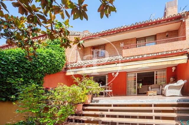 6 chambre Villa/Maison à vendre à Aravaca, Madrid ville avec piscine - 1 990 000 € (Ref: 9876450)