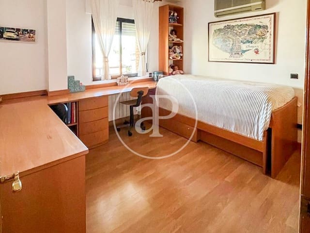 5 sypialnia Apartament na sprzedaż w Valverde, Miasto Madryt z basenem - 1 150 000 € (Ref: 9876452)