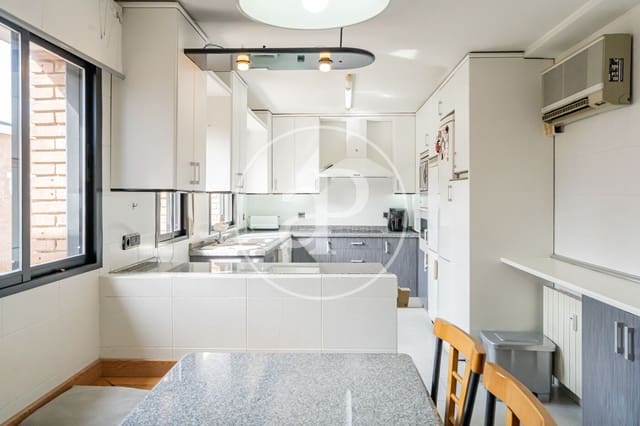 5 chambre Appartement à vendre à Valverde, Madrid ville avec piscine - 1 150 000 € (Ref: 9876452)