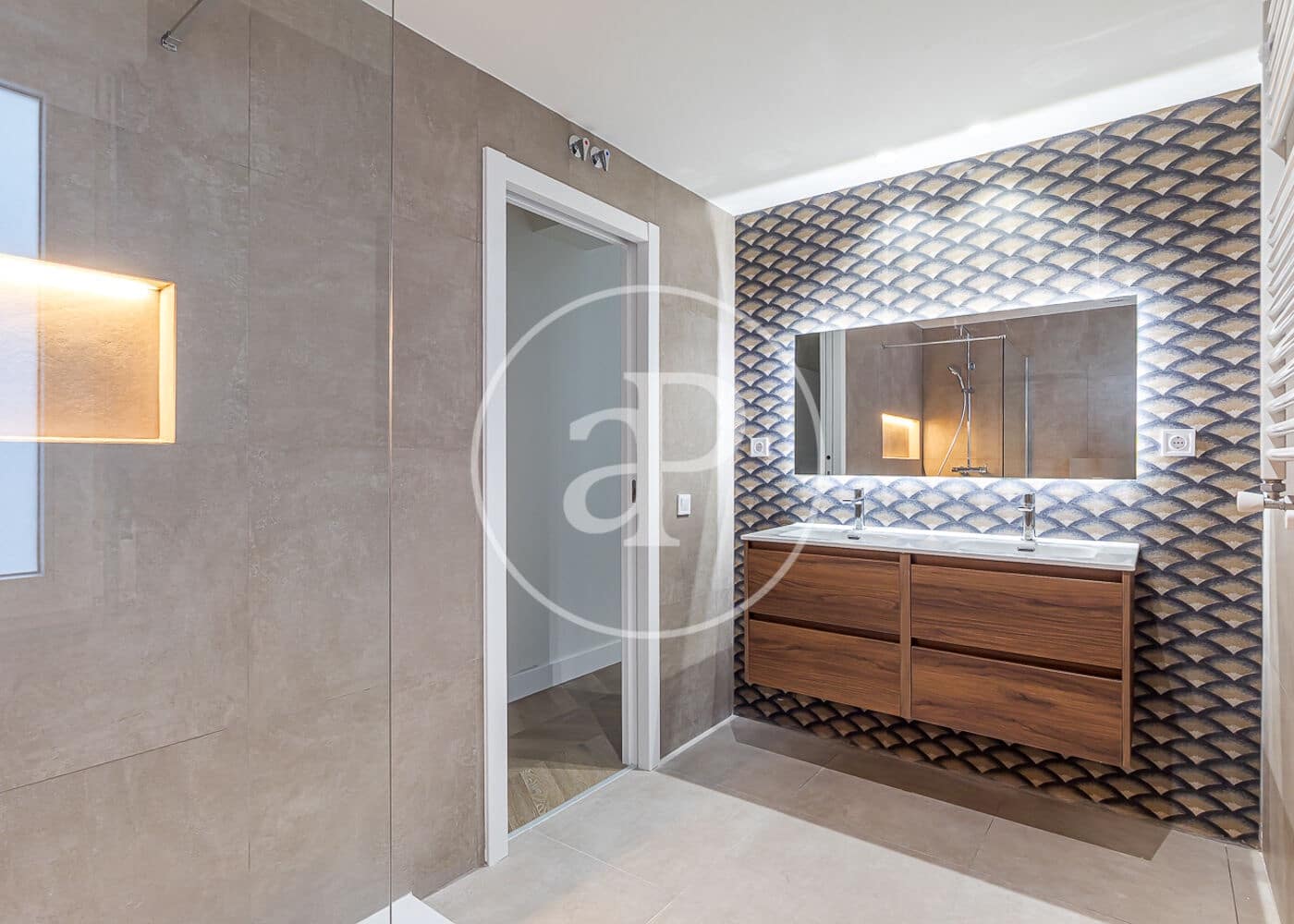 2 makuuhuone Huoneisto myytävänä paikassa Madrid kaupunki - 930 000 € (Ref: 9876455)