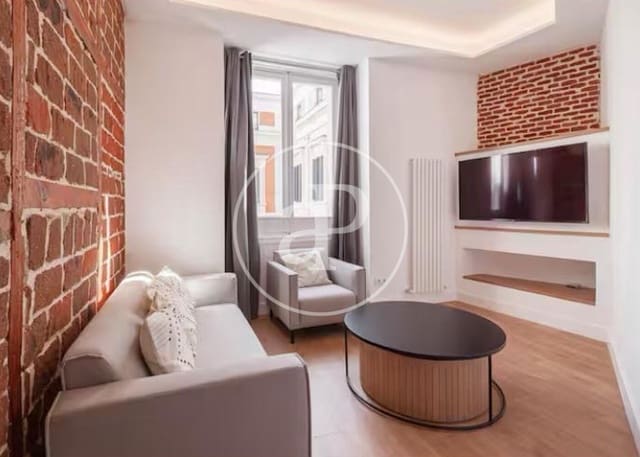 1 soveværelse Lejlighed til leje i Cortes, Madrid by - € 1.750 (Ref: 9878942)