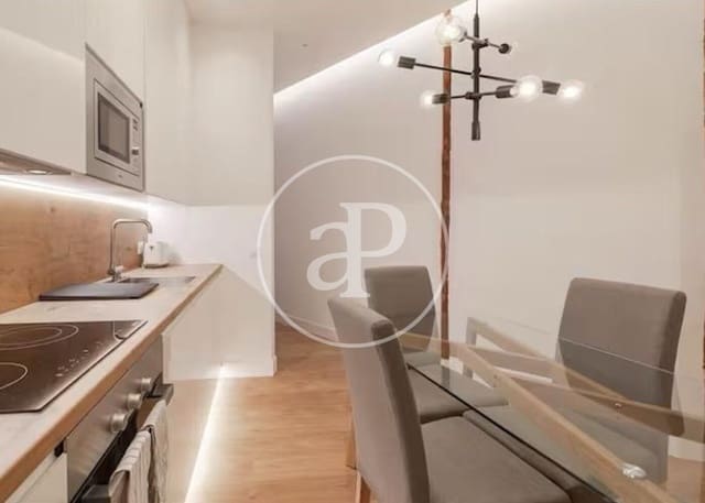 1 soveværelse Lejlighed til leje i Cortes, Madrid by - € 1.750 (Ref: 9878942)