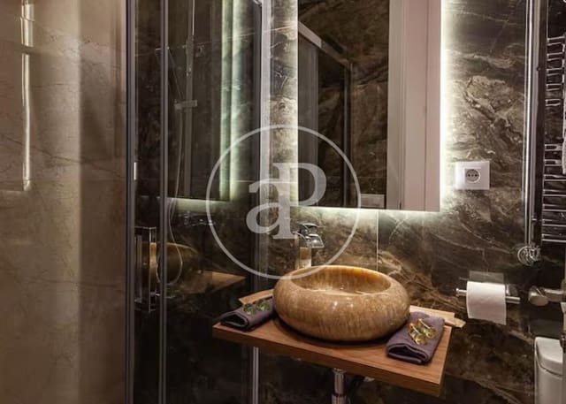 1 soveværelse Lejlighed til leje i Cortes, Madrid by - € 1.750 (Ref: 9878942)