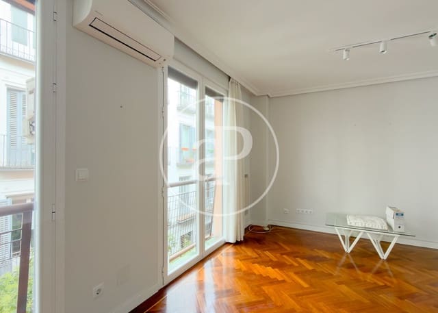 Appartement de 1 chambre à louer à Embajadores, Madrid ville - 1 850 € (Ref: 9878943)