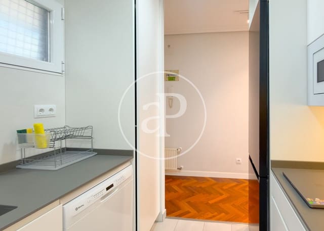 Appartement de 1 chambre à louer à Embajadores, Madrid ville - 1 850 € (Ref: 9878943)