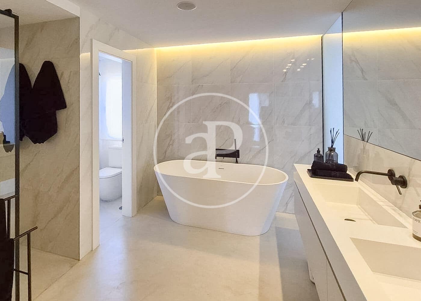 5 makuuhuone Huvila myytävänä paikassa La Moraleja mukana uima-altaan - 2 290 000 € (Ref: 9881952)