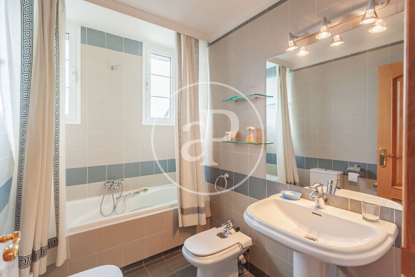 5 makuuhuone Huvila myytävänä paikassa Torrelodones mukana uima-altaan - 1 150 000 € (Ref: 9881954)