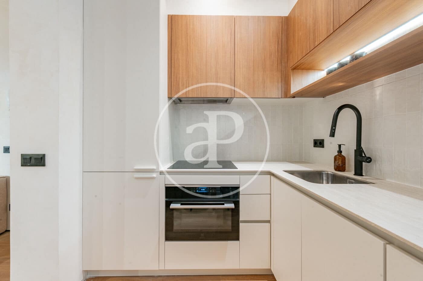 1 soverom Leilighet til leie i Madrid by - € 1 800 (Ref: 9884818)