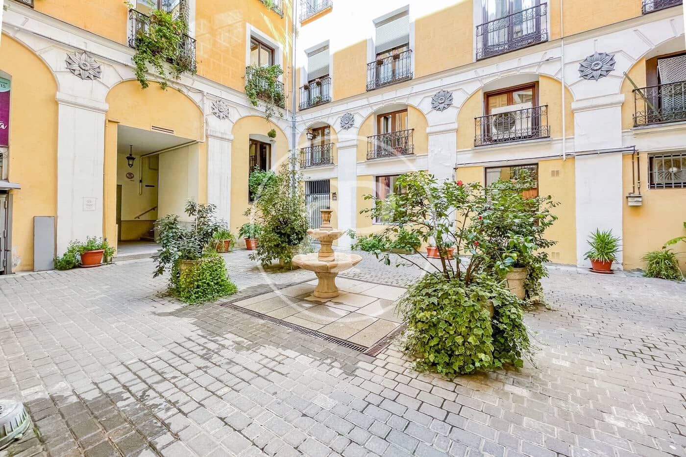 1 soverom Leilighet til leie i Madrid by - € 1 800 (Ref: 9884818)