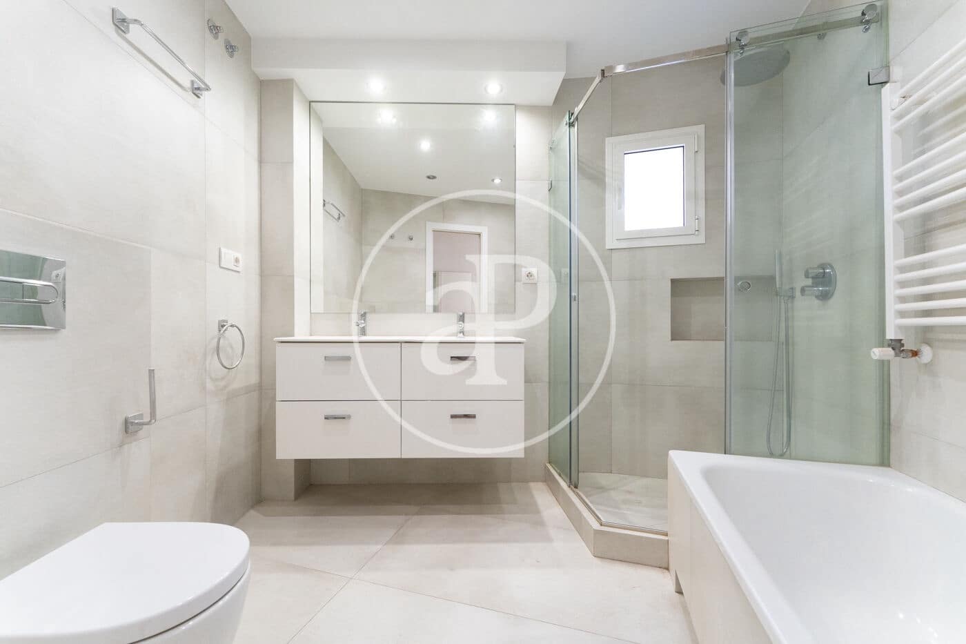 2 soverom Leilighet til leie i Madrid by med garasje - € 2 100 (Ref: 9890392)