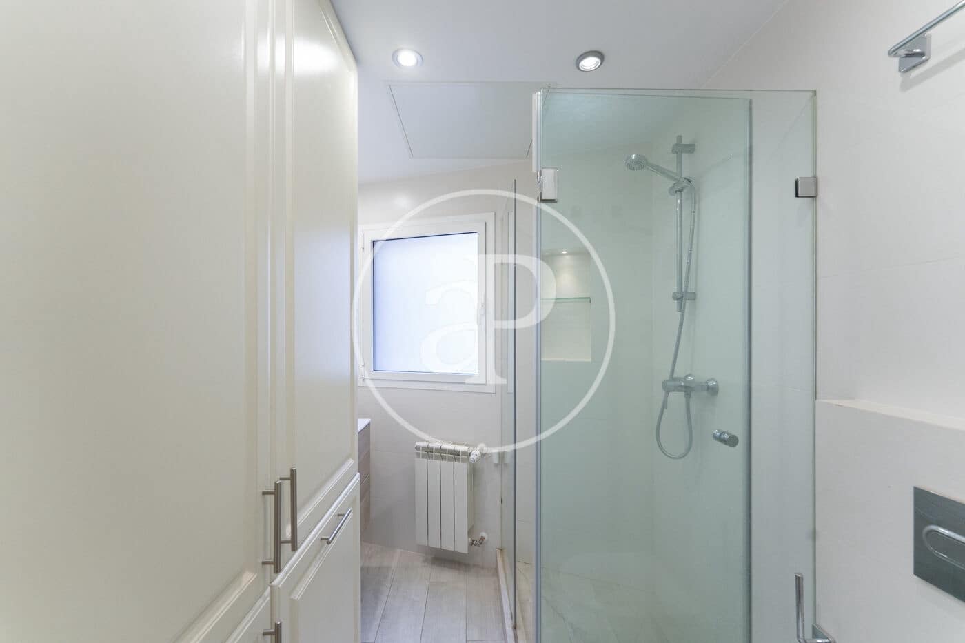 2 soverom Leilighet til leie i Madrid by med garasje - € 2 100 (Ref: 9890392)