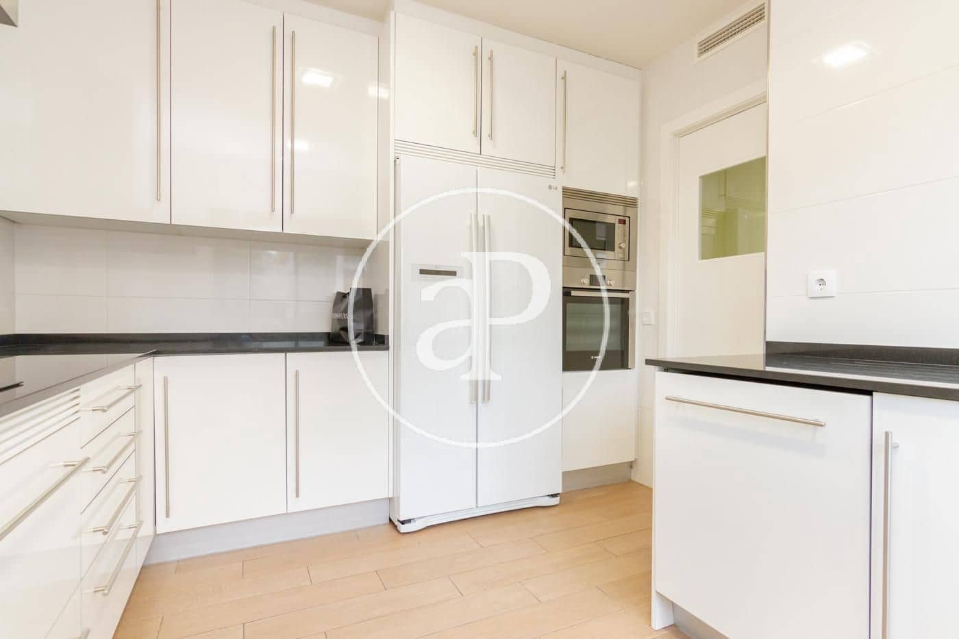 4 sovrum Lägenhet att hyra i Madrid stad med pool garage - 9 500 € (Ref: 9890393)