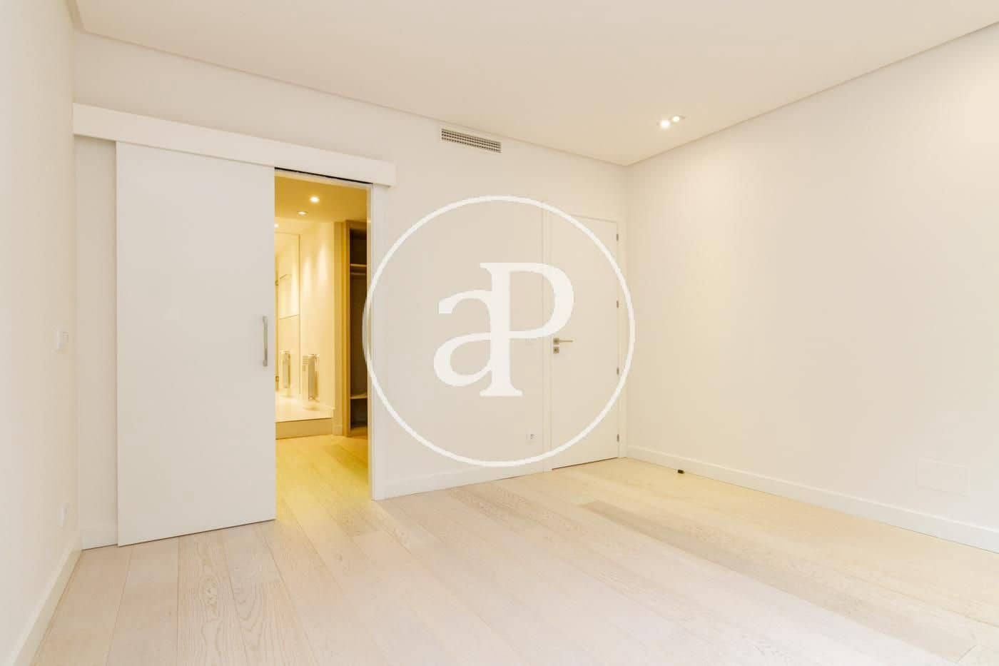 4 sovrum Lägenhet att hyra i Madrid stad med pool garage - 9 500 € (Ref: 9890393)