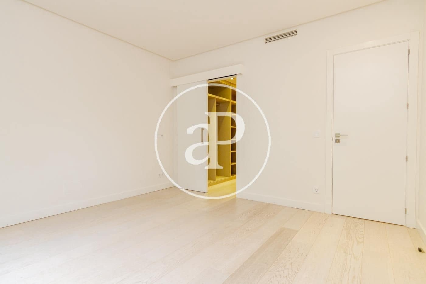 4 sovrum Lägenhet att hyra i Madrid stad med pool garage - 9 500 € (Ref: 9890393)