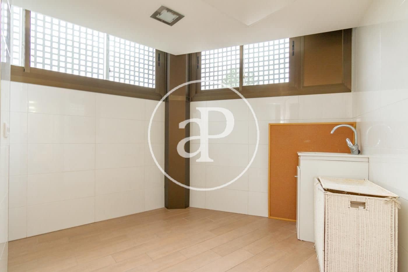 4 sovrum Lägenhet att hyra i Madrid stad med pool garage - 9 500 € (Ref: 9890393)