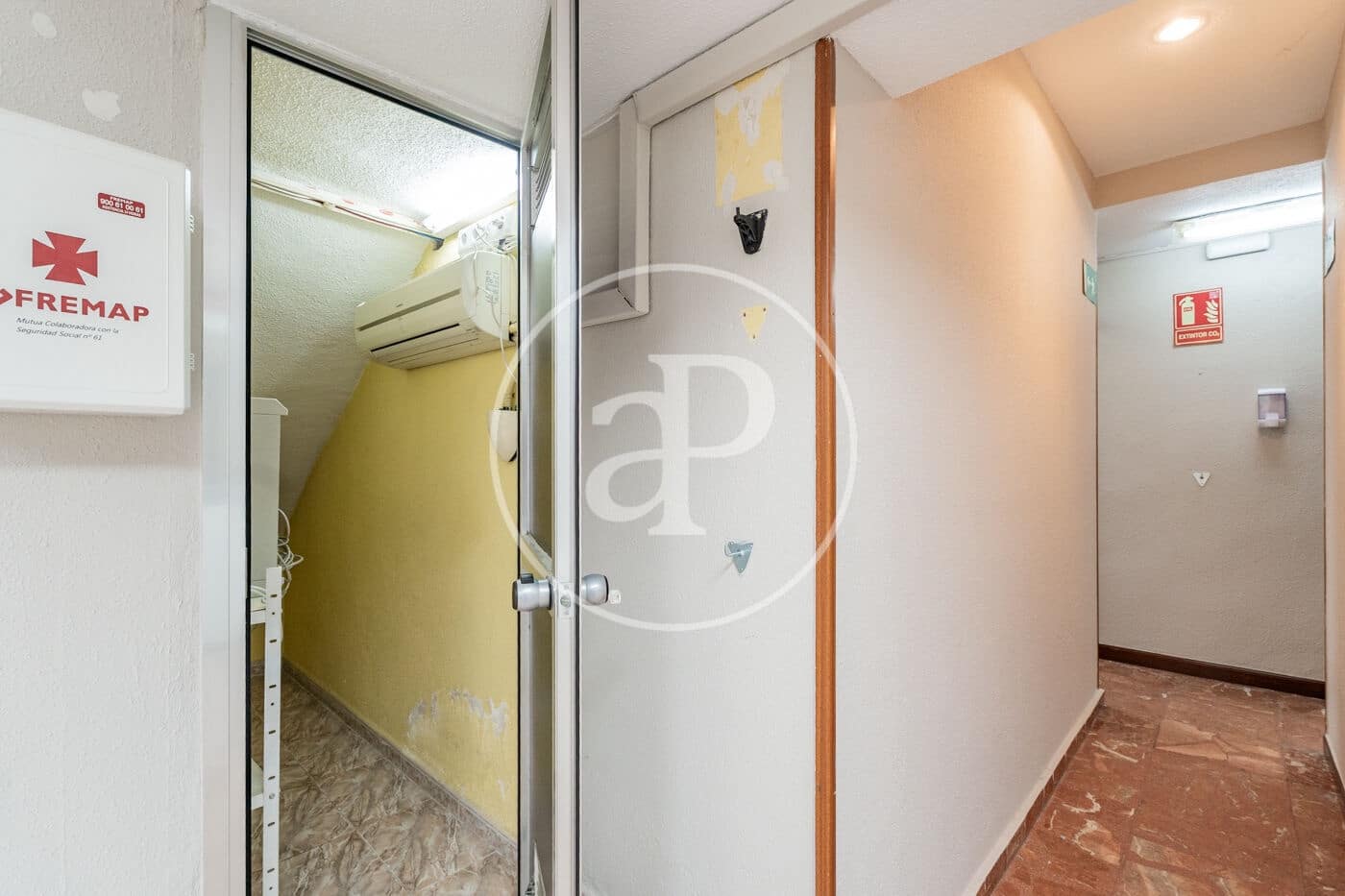 Chalet de 8 habitaciones en Madrid ciudad en venta - 875.000 € (Ref: 9890394)