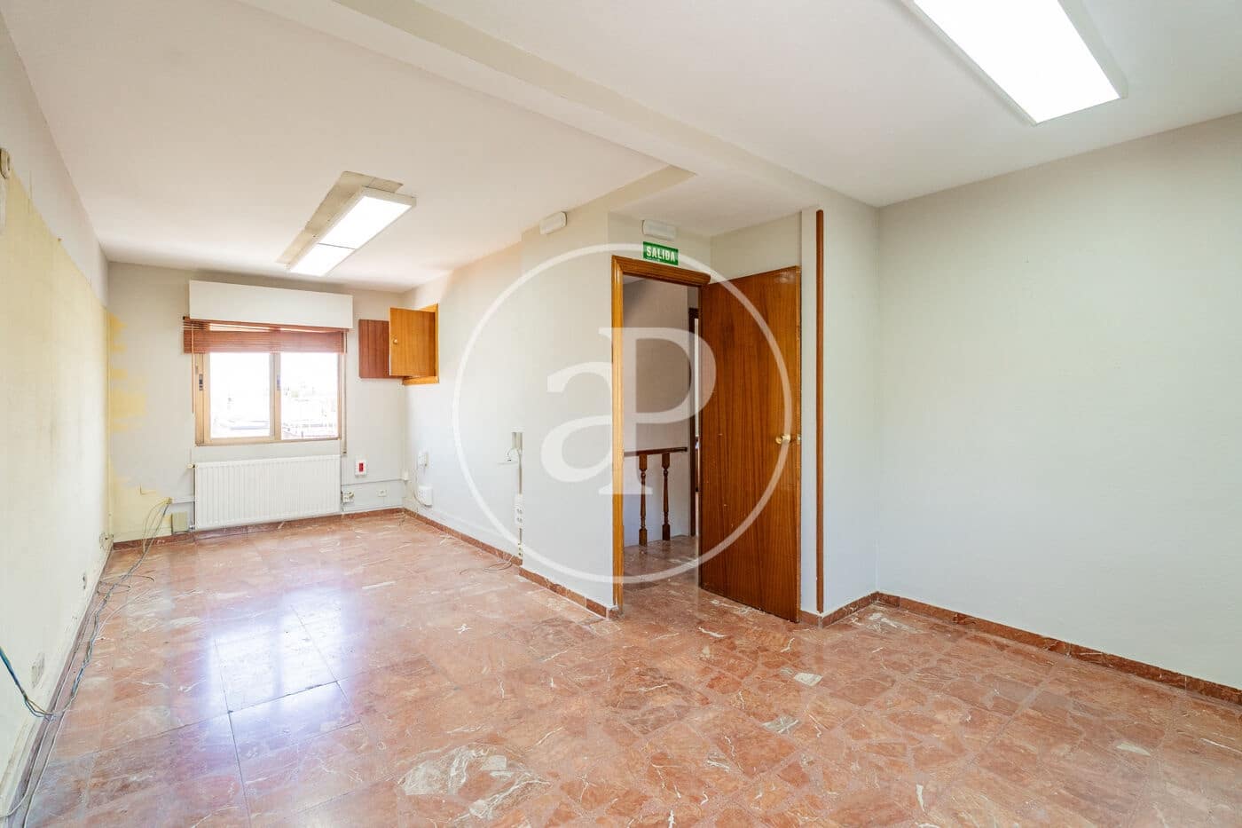 Chalet de 8 habitaciones en Madrid ciudad en venta - 875.000 € (Ref: 9890394)