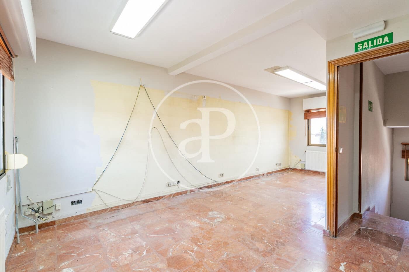 Chalet de 8 habitaciones en Madrid ciudad en venta - 875.000 € (Ref: 9890394)