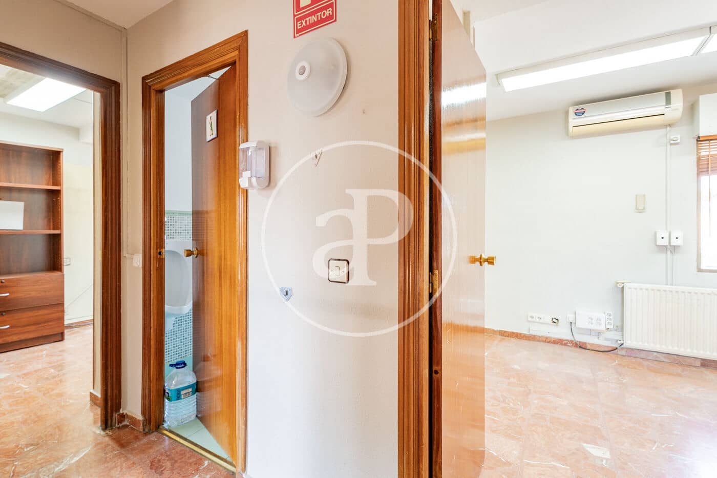 Chalet de 8 habitaciones en Madrid ciudad en venta - 875.000 € (Ref: 9890394)