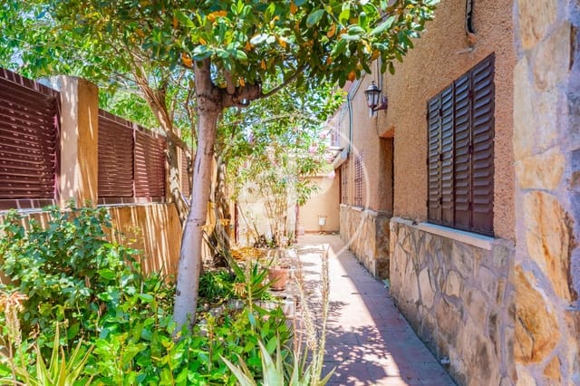 8 makuuhuone Huvila myytävänä paikassa Canillas, Madrid kaupunki - 875 000 € (Ref: 9890394)