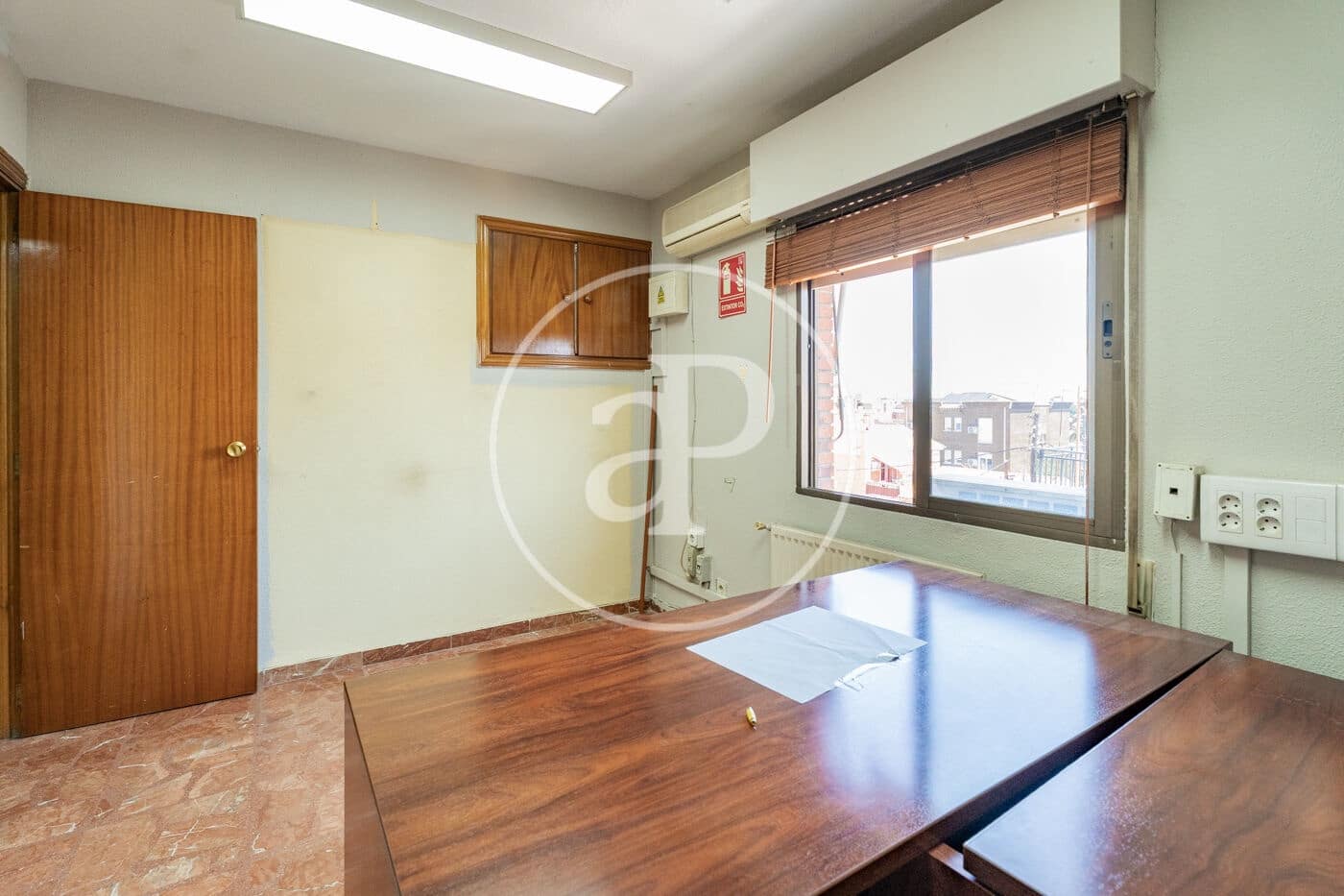 Chalet de 8 habitaciones en Madrid ciudad en venta - 875.000 € (Ref: 9890394)