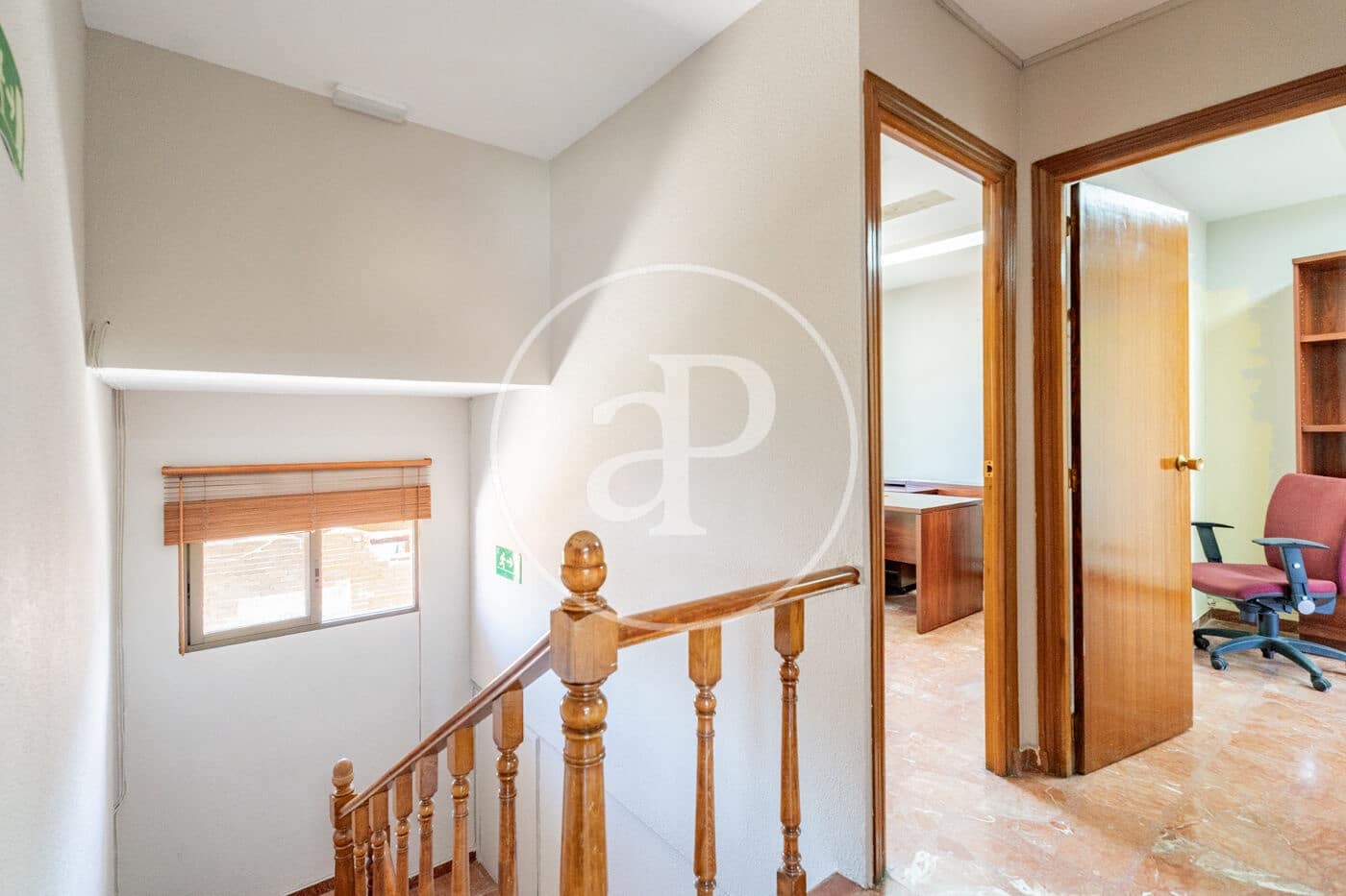 Chalet de 8 habitaciones en Madrid ciudad en venta - 875.000 € (Ref: 9890394)