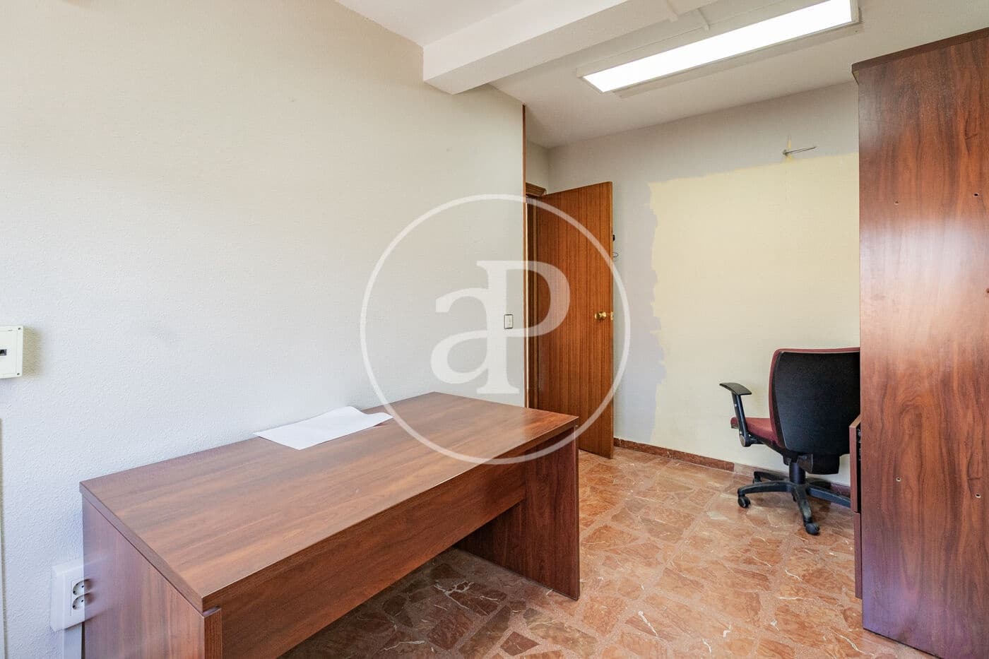 Chalet de 8 habitaciones en Madrid ciudad en venta - 875.000 € (Ref: 9890394)