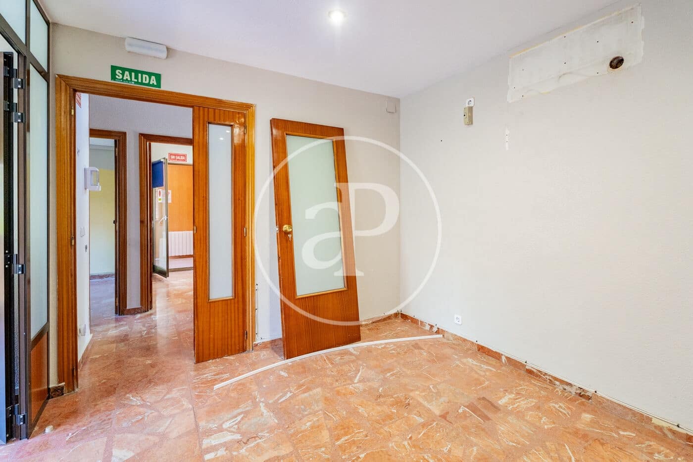 Chalet de 8 habitaciones en Madrid ciudad en venta - 875.000 € (Ref: 9890394)