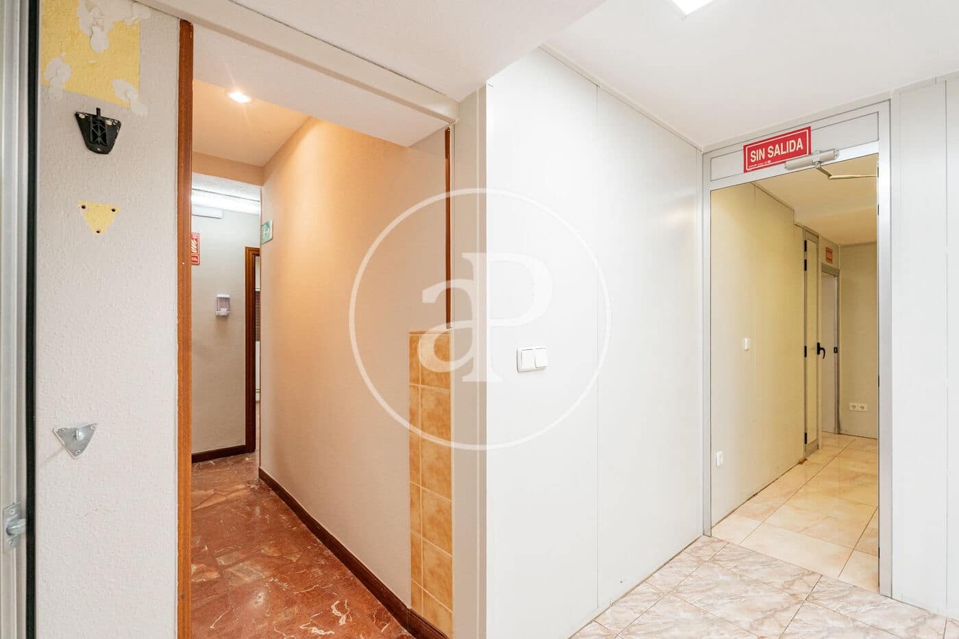 Chalet de 8 habitaciones en Madrid ciudad en venta - 875.000 € (Ref: 9890394)