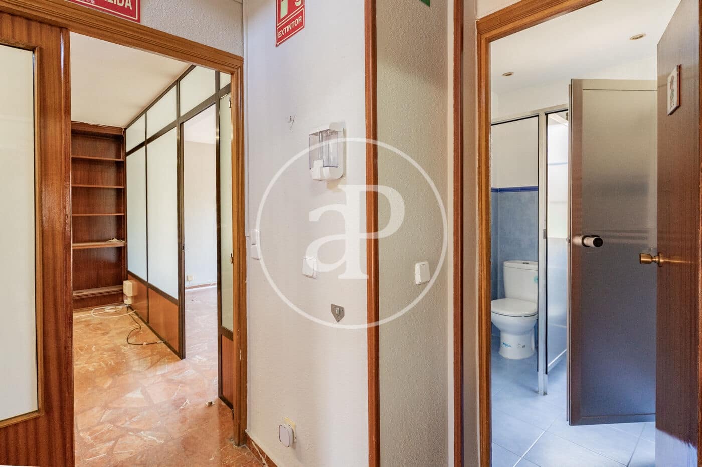 Chalet de 8 habitaciones en Madrid ciudad en venta - 875.000 € (Ref: 9890394)