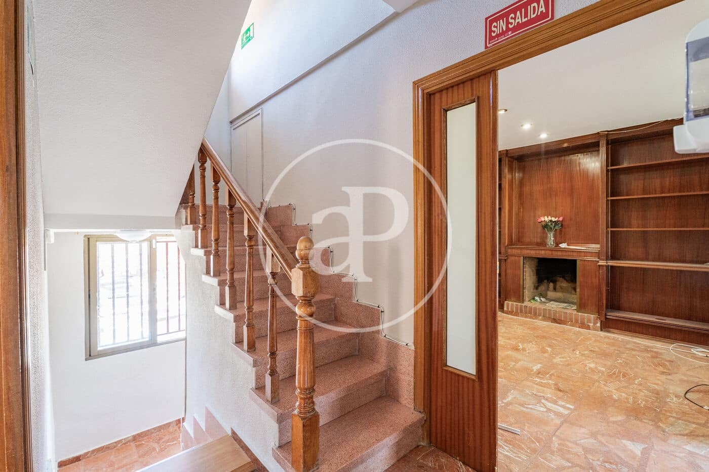 Chalet de 8 habitaciones en Madrid ciudad en venta - 875.000 € (Ref: 9890394)