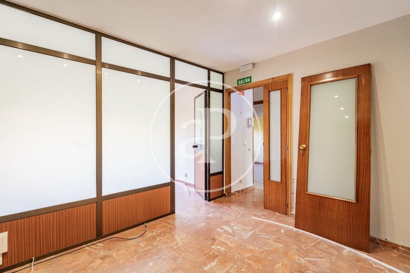Chalet de 8 habitaciones en Madrid ciudad en venta - 875.000 € (Ref: 9890394)