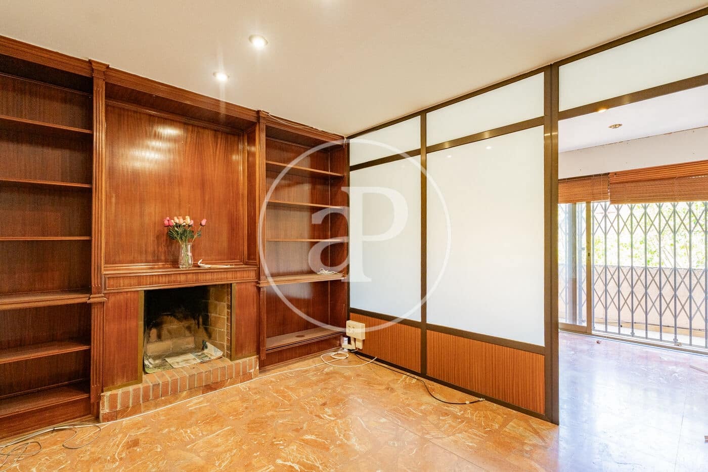 Chalet de 8 habitaciones en Madrid ciudad en venta - 875.000 € (Ref: 9890394)