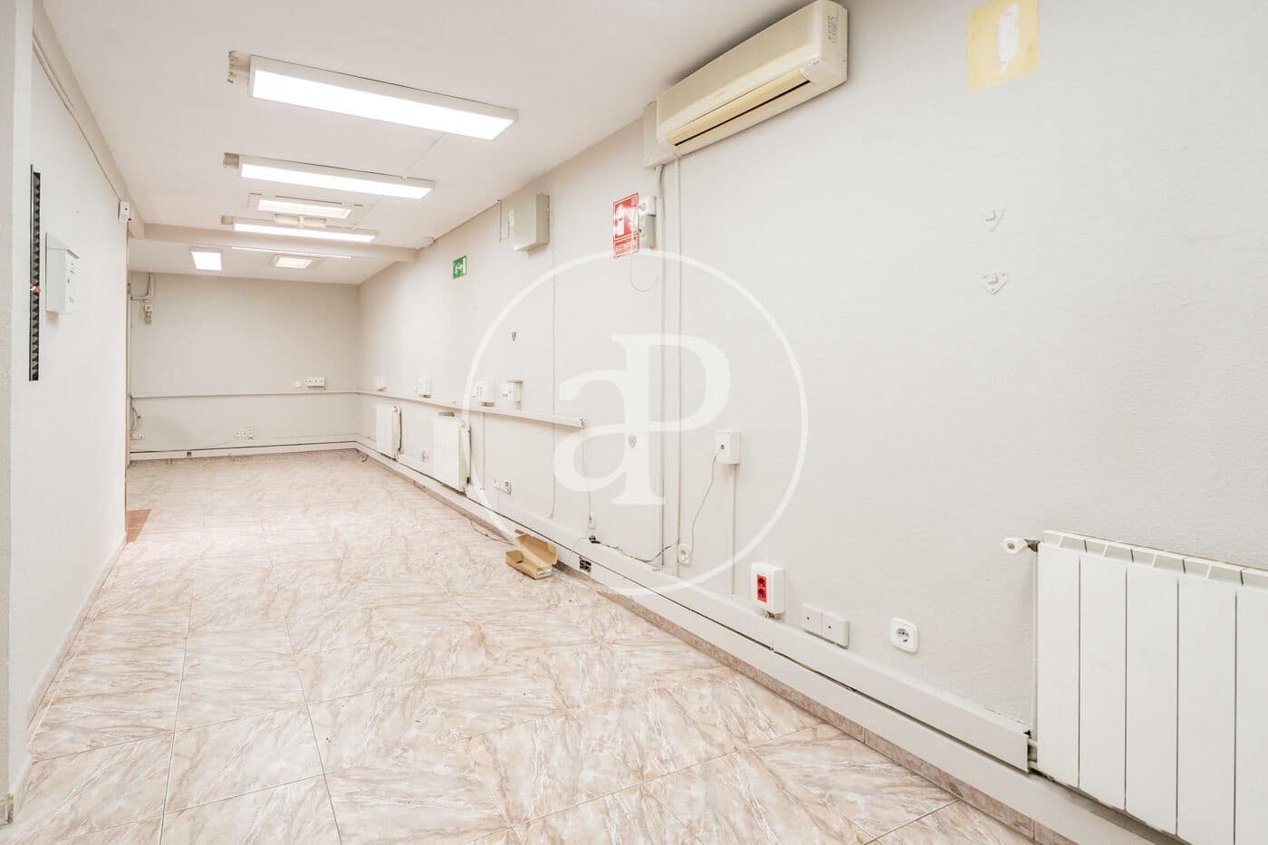 Chalet de 8 habitaciones en Madrid ciudad en venta - 875.000 € (Ref: 9890394)