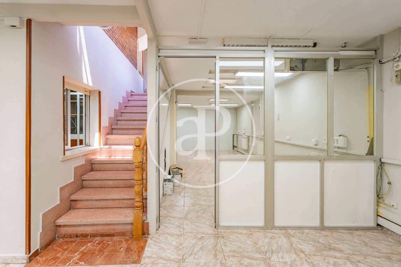 Chalet de 8 habitaciones en Madrid ciudad en venta - 875.000 € (Ref: 9890394)