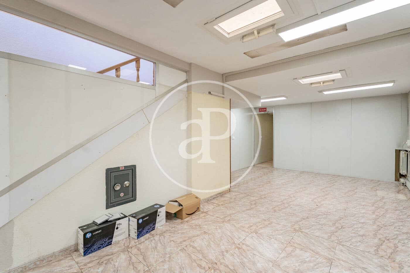 Chalet de 8 habitaciones en Madrid ciudad en venta - 875.000 € (Ref: 9890394)