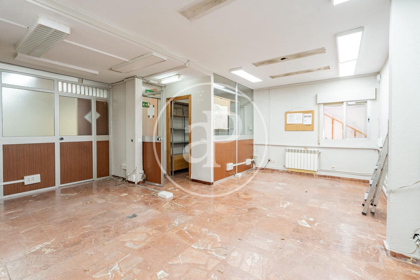 Chalet de 8 habitaciones en Madrid ciudad en venta - 875.000 € (Ref: 9890394)