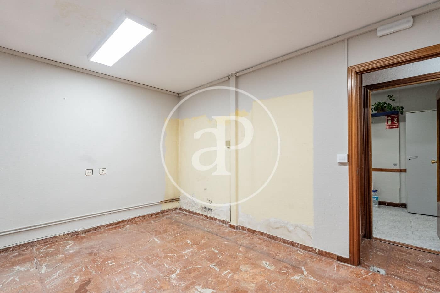 Chalet de 8 habitaciones en Madrid ciudad en venta - 875.000 € (Ref: 9890394)