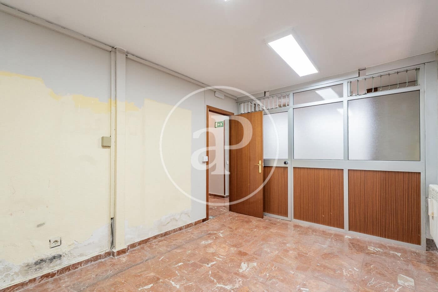 Chalet de 8 habitaciones en Madrid ciudad en venta - 875.000 € (Ref: 9890394)